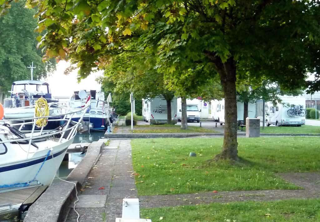 Stellplätze Europa, hier: Yachthafen in Bar Le Duc , Frankreich