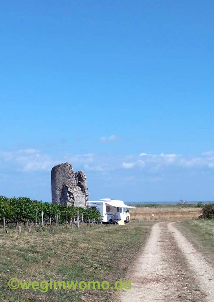 Kuschelige Reise im Wohnmobil auf historischen Pfaden, ideal für Camper und Van-Liebhaber.